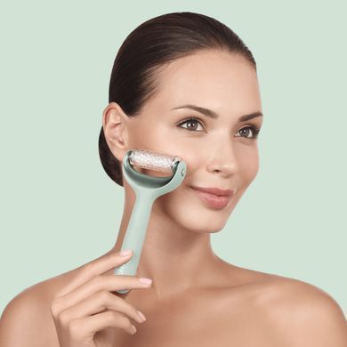 Електронний ролер для обличчя та тіла з мікроголками GESKE MicroNeedle Face&Body Roller 8в1 green HB0206 фото