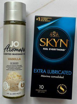 Комплект Skyn Exstra Lube 10 шт и System JO Aromatix &mdash; Massage Oil &mdash; Vanilla 120 мл SOS1431 фото